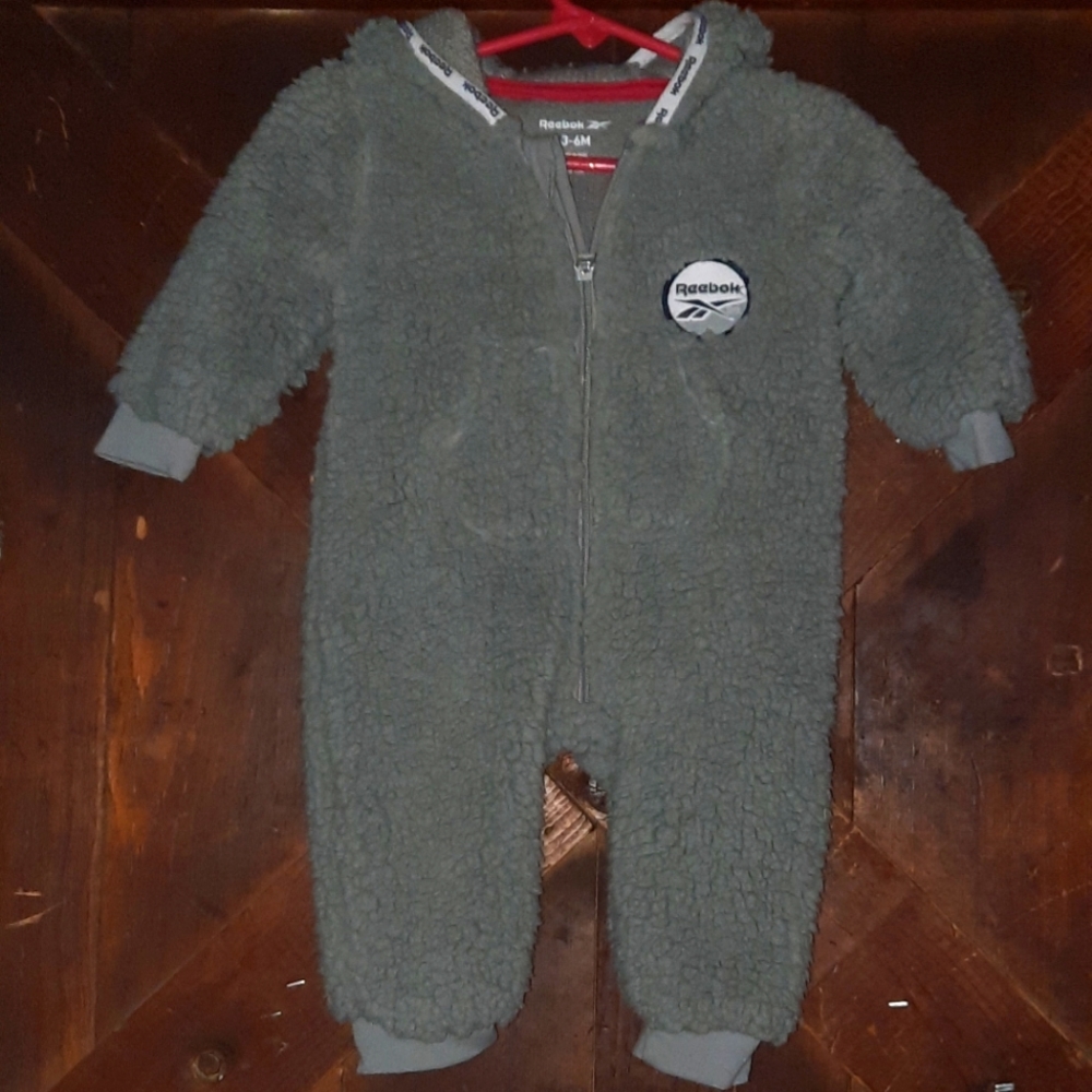 🍀3/15 Baby's Winter Reebok Bodysuit